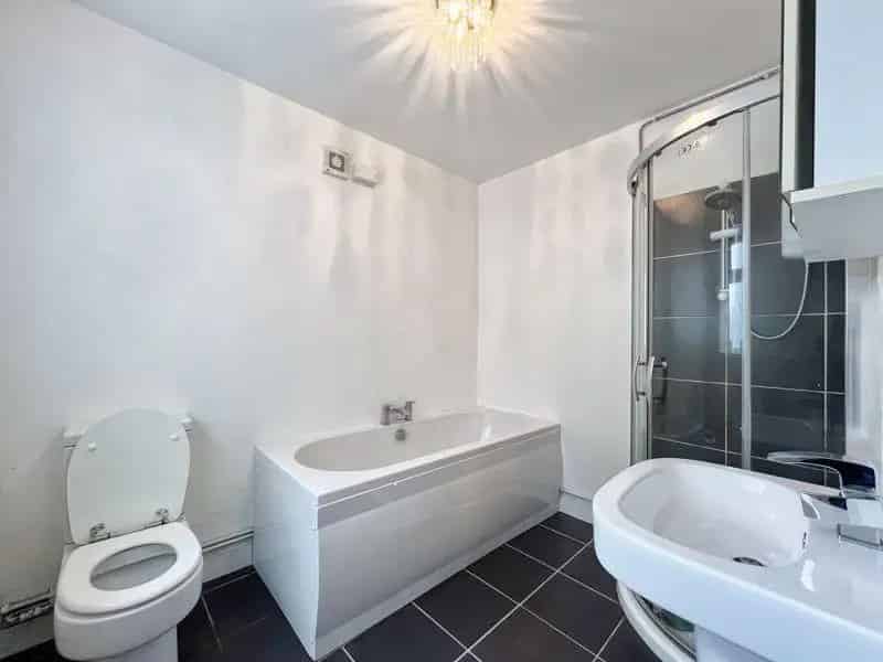 3 Bed End Terrace House For Sale - Seven Sisters