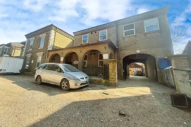 Single Room To Let in City Centre