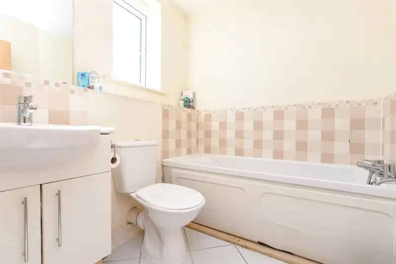 2 Bedroom End Terrace House for Sale Redhill