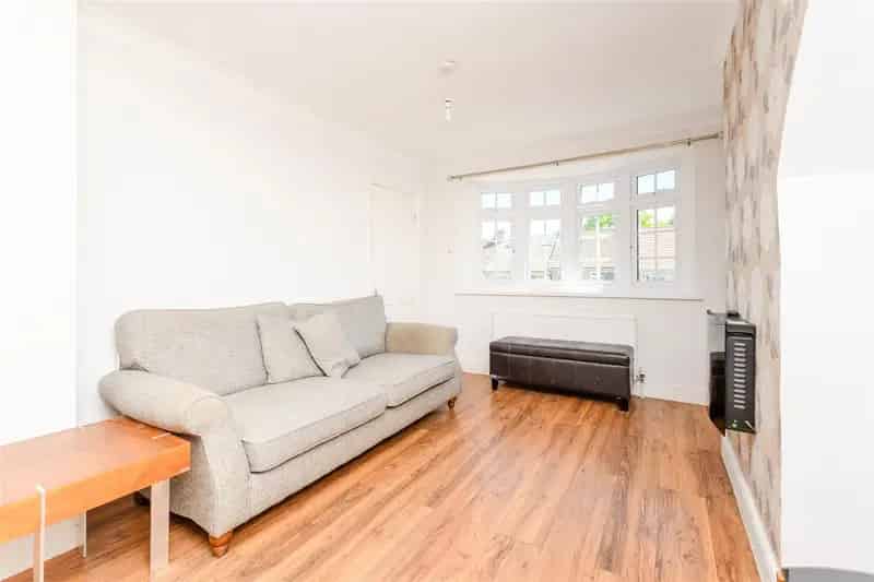 4 Bedroom Terraced House for Sale Near Top Schools
