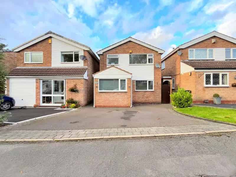 3 Bedroom Detached House for Sale Streetly