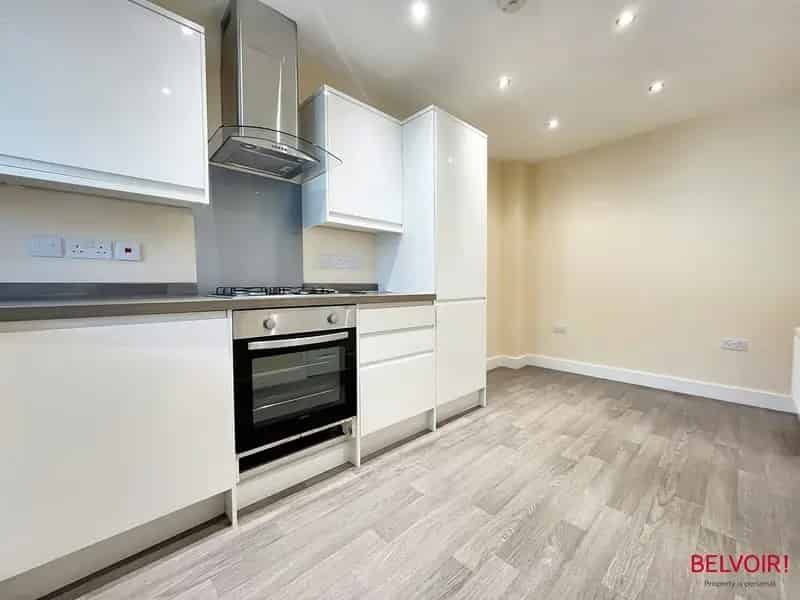3 Bed Mid-Terraced House Freehold St Marks