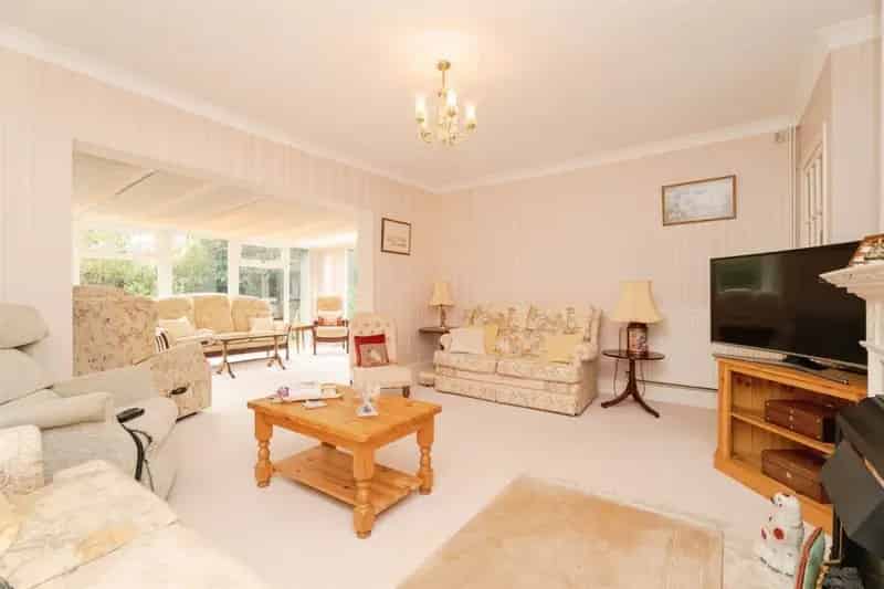 3 Bedroom Detached Bungalow Near Gresham's School