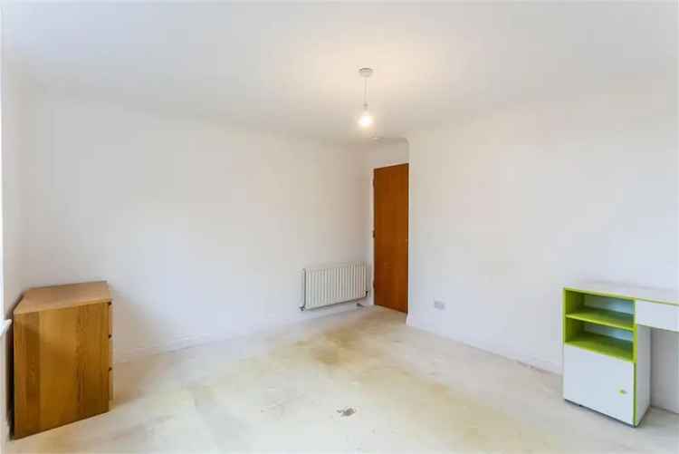 2 Bed Flat - Second Floor with 1 Reception Room