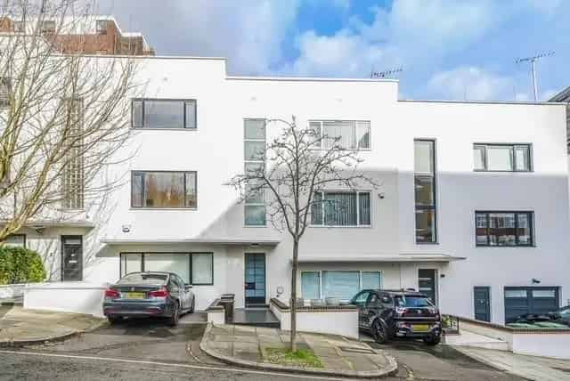 Family Home for Sale in St John's Wood NW8