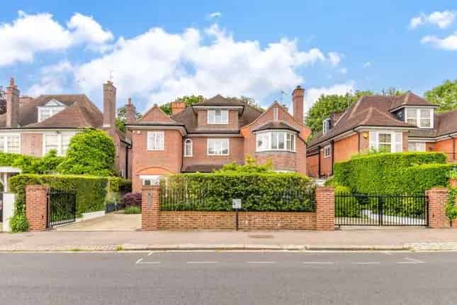 Stunning 5-6 Bedroom House for Sale in Kenwood London