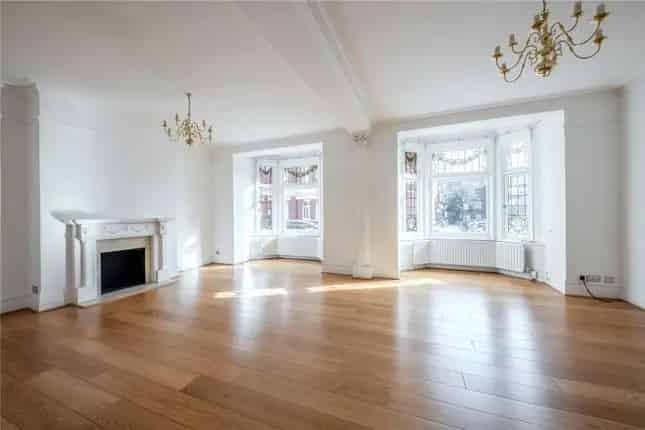 4 Bedroom Flat for Sale in Iverna Court London W8