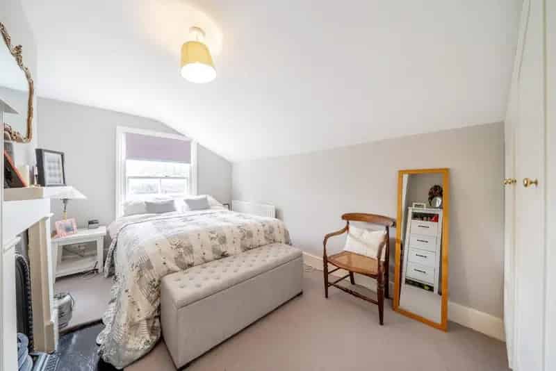 Two Double Bedroom Victorian Apartment with Private Terrace