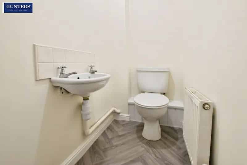 2 bedroom House
 To Let 
Total Size: 613 SQ FT