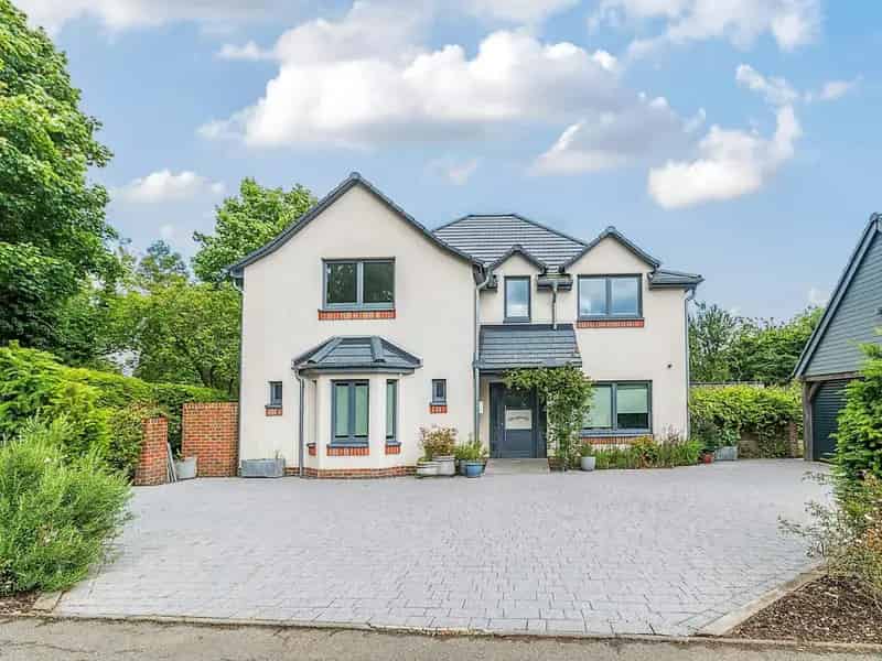 Five Bed Detached Family Home for Sale