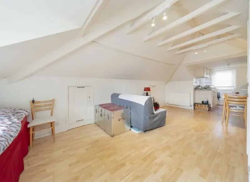 Victorian Studio Apartment Top Floor - First Time Buyer Investment