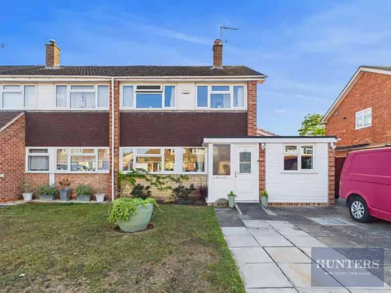 3 bedroom House
 For Sale 
Total Size: 968 SQ FT
