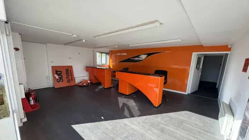 Luton Commercial Property: Office Workshop Yard Redevelopment Potential