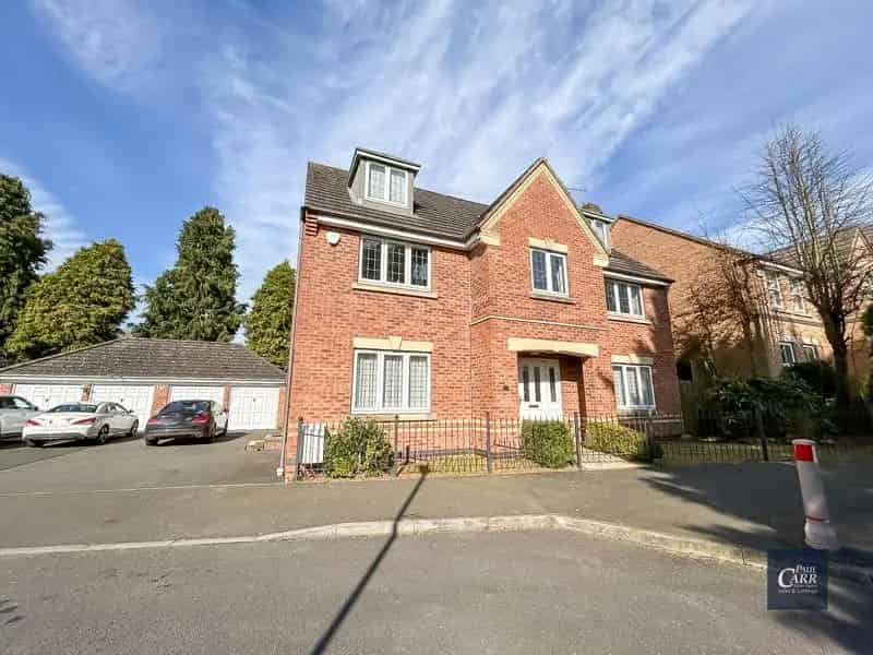 5 Bedroom Detached House for Sale