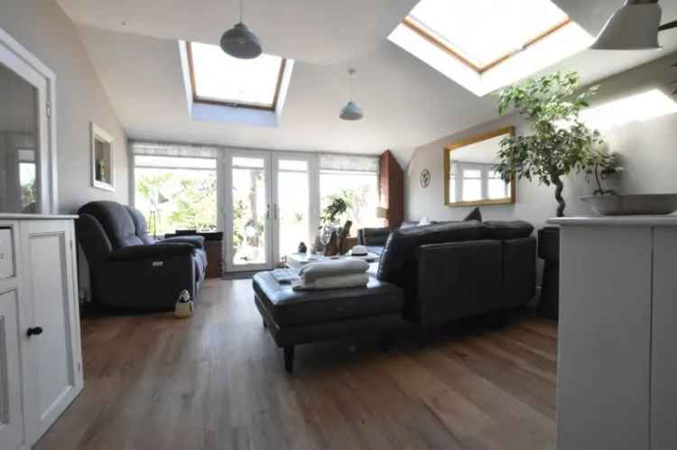 3 Bedroom Semi Detached House for Sale Rous Lench Worcestershire