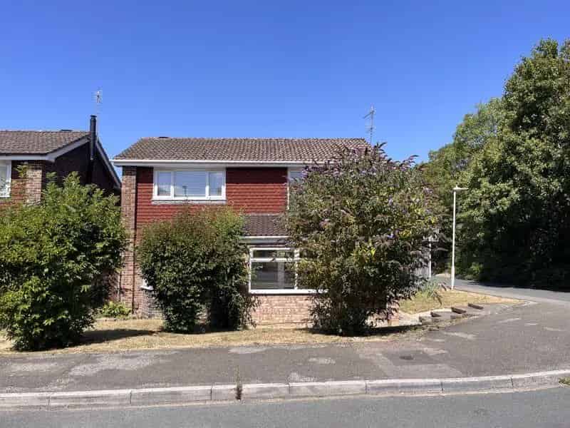 4 Bedroom Detached House to Rent