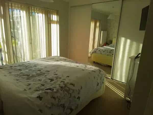 2 Bedroom Ground Floor Flat with Large Garden and Parking