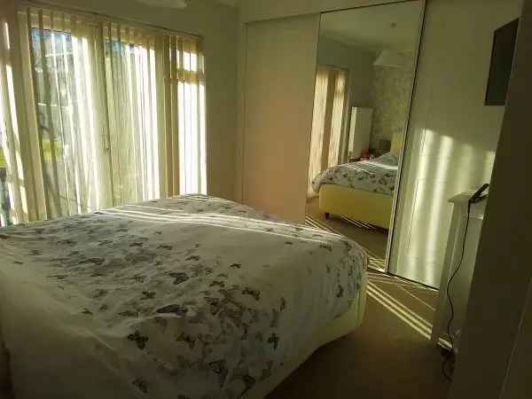 Flat For Rent in Broxbourne, England