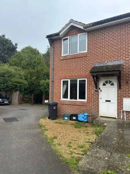 2 Bed End Terrace House Near Amenities