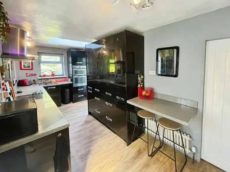 3 Bedroom Semi Detached House Ossett West Yorkshire WF5