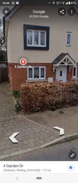 3 Bed Semi Detached House Chobham Near Shops and School