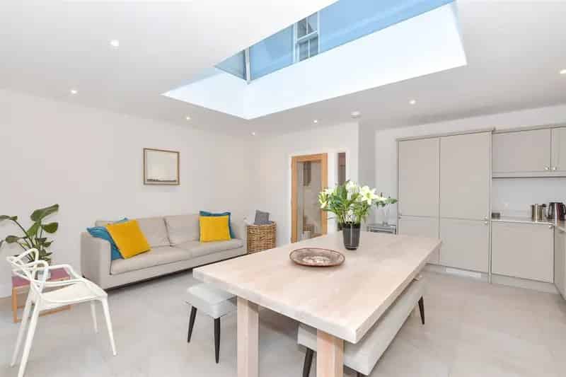 5 bedroom terraced house for sale