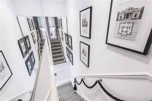 Detached house to rent in Frognal, Hampstead, London NW3