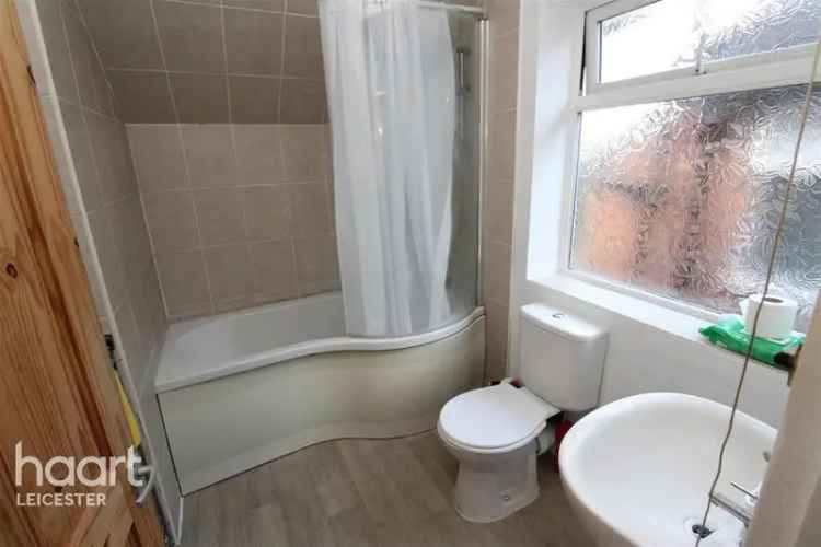 3 bedroom semi-detached house to rent