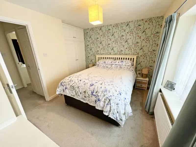 2 Bed Mid-Townhouse For Sale Whetstone