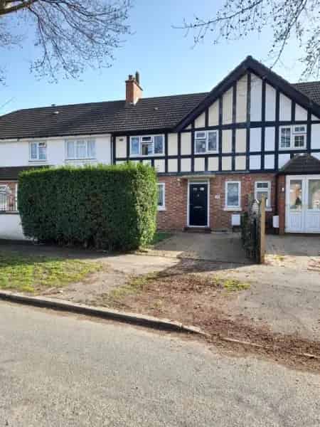 Mid Terrace House Near Beddington Park RTB