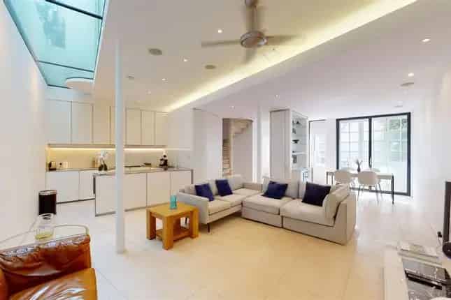 Luxury 3-Bedroom Mews House Earls Court SW5