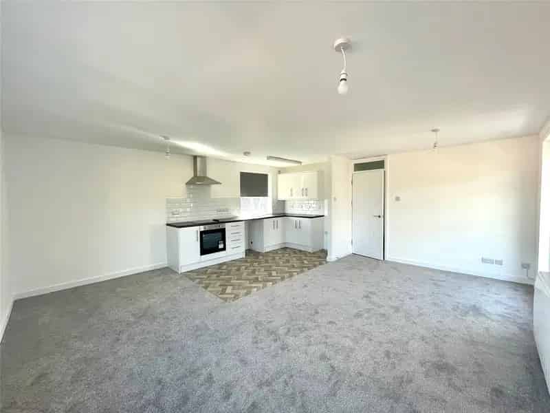 3 Bedroom Apartment for Rent Long Ashton