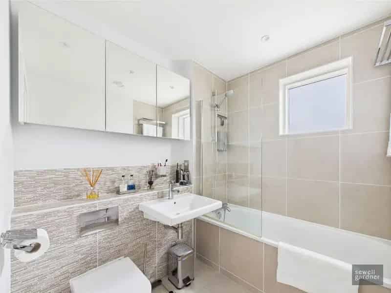 2 Bed Top Floor Apartment Shared Ownership