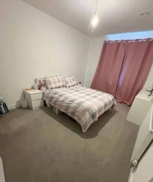 Ground Floor Flat Two Double Bedrooms Near Hounslow High Street