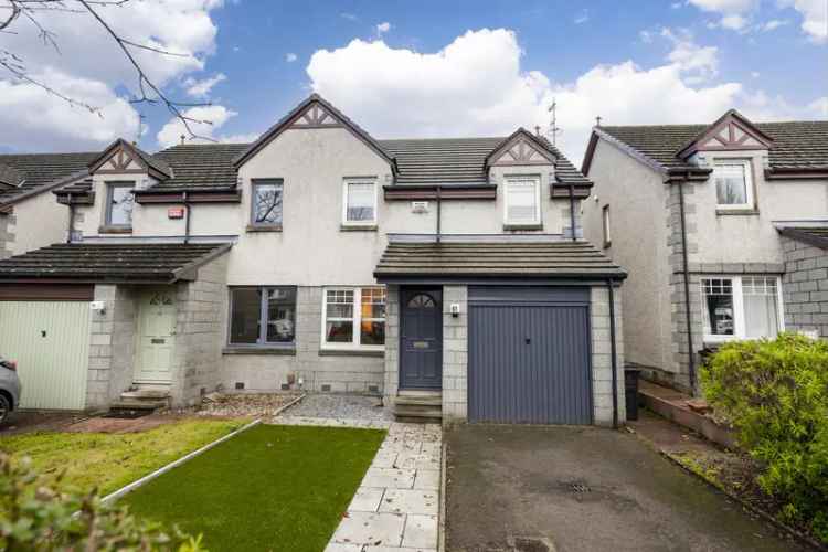 3 Bedroom Semi-Detached House with Garage and Garden