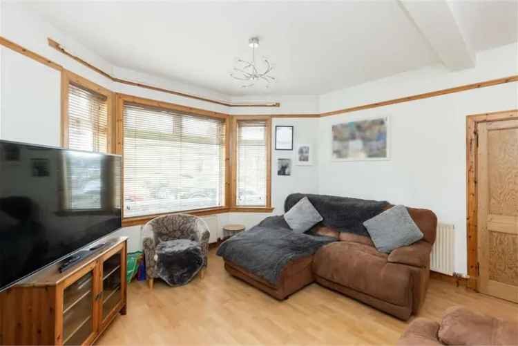 4 Bed Bungalow - Semi-Detached with 2 Reception Rooms