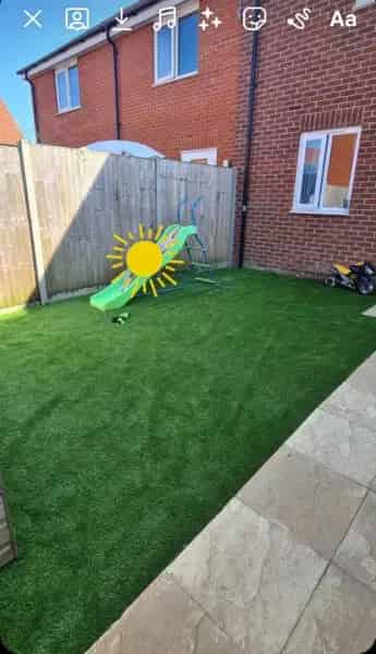 Large 2 Bedroom House with Astroturfed Garden
