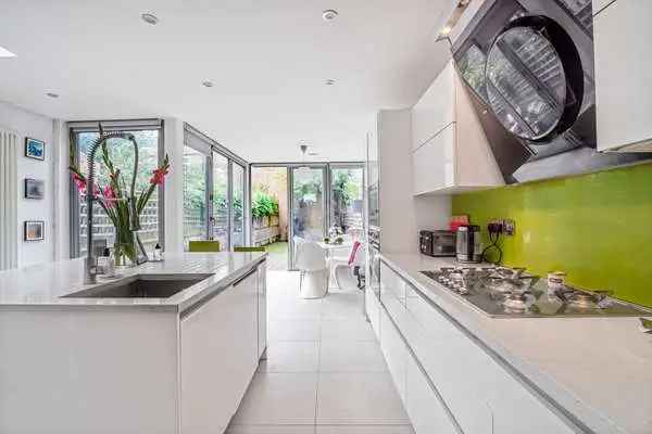 Hydethorpe Road, London, SW12 0JF | Property for sale | Savills