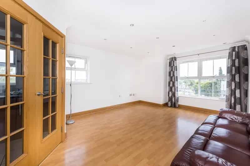 2 Bedroom Apartment Kingston Town Centre Parking