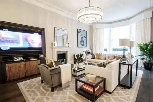 Flat for sale in ., De Vere Gardens, London W8