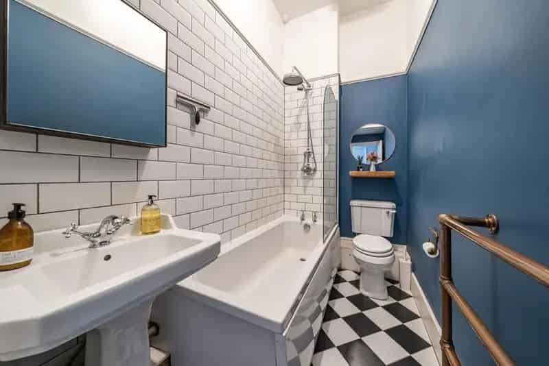 One Bedroom Garden Flat 621 sq ft Tastefully Improved