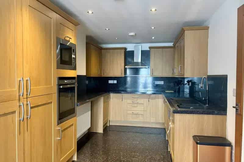 3 Bedroom Flat to Rent Crewe Cheshire CW1 Available Immediately