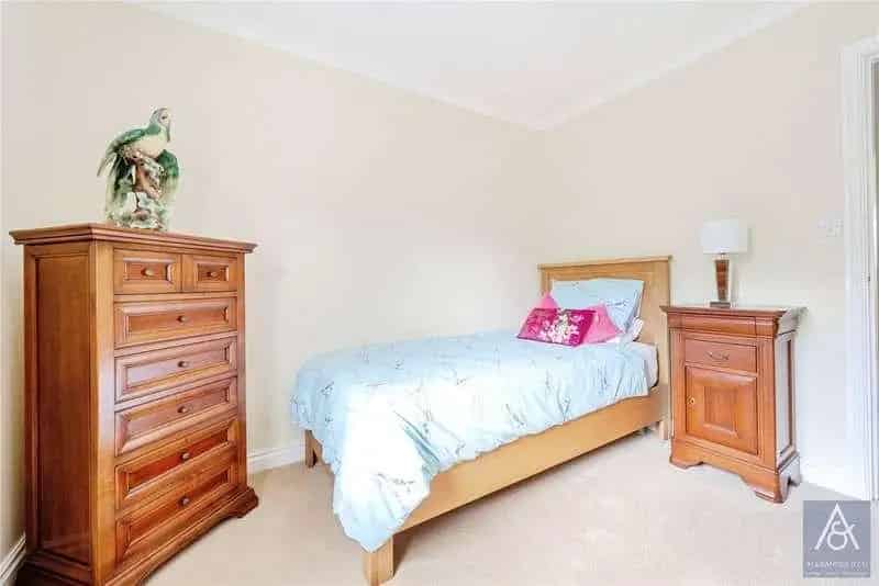 5 Bed Detached House For Sale
