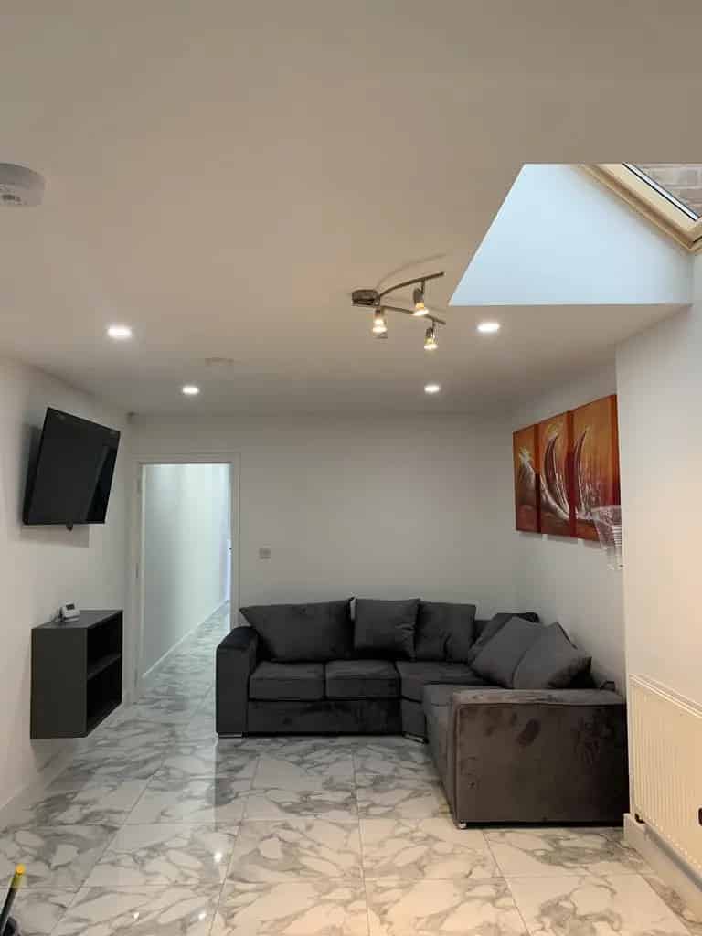 5 Bedroom Apartment to Rent for Students and Professionals