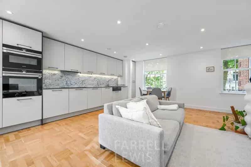 2 Bedroom Apartment House to Rent