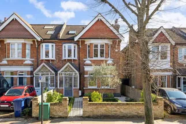 5 Bedroom Semi-Detached House for Sale in Northfields