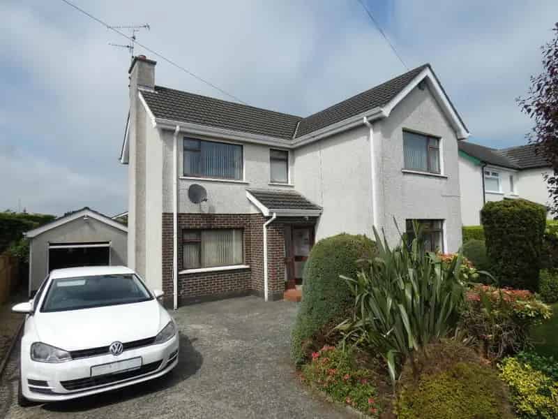 Detached House 34 Bedrooms 21 Reception Rooms Detached Garage Ample Parking Mature Gardens