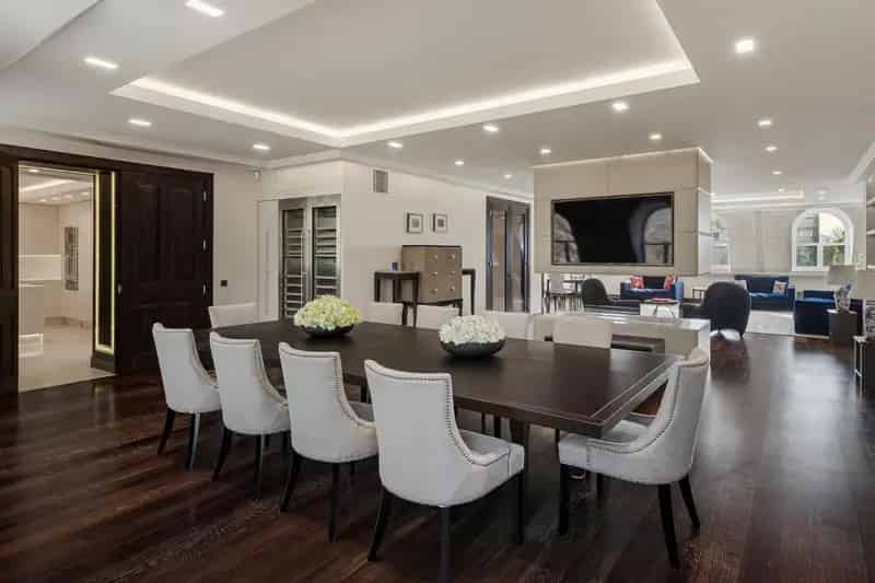 4-Bedroom Apartment in Notting Hill - Contemporary Design and Premium Features