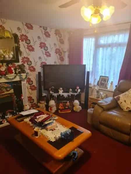 2 Bed House or Bungalow Wanted Creekmoor Driveway Caravan