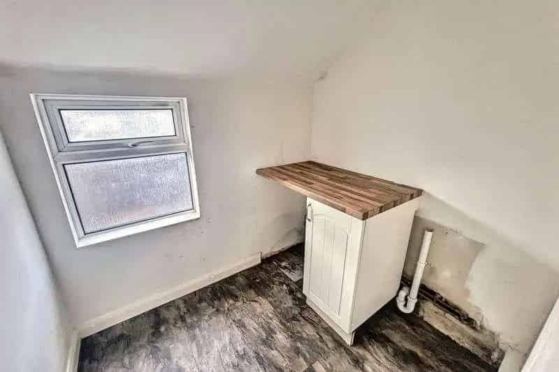2 Bed House for Sale - Updated Needed